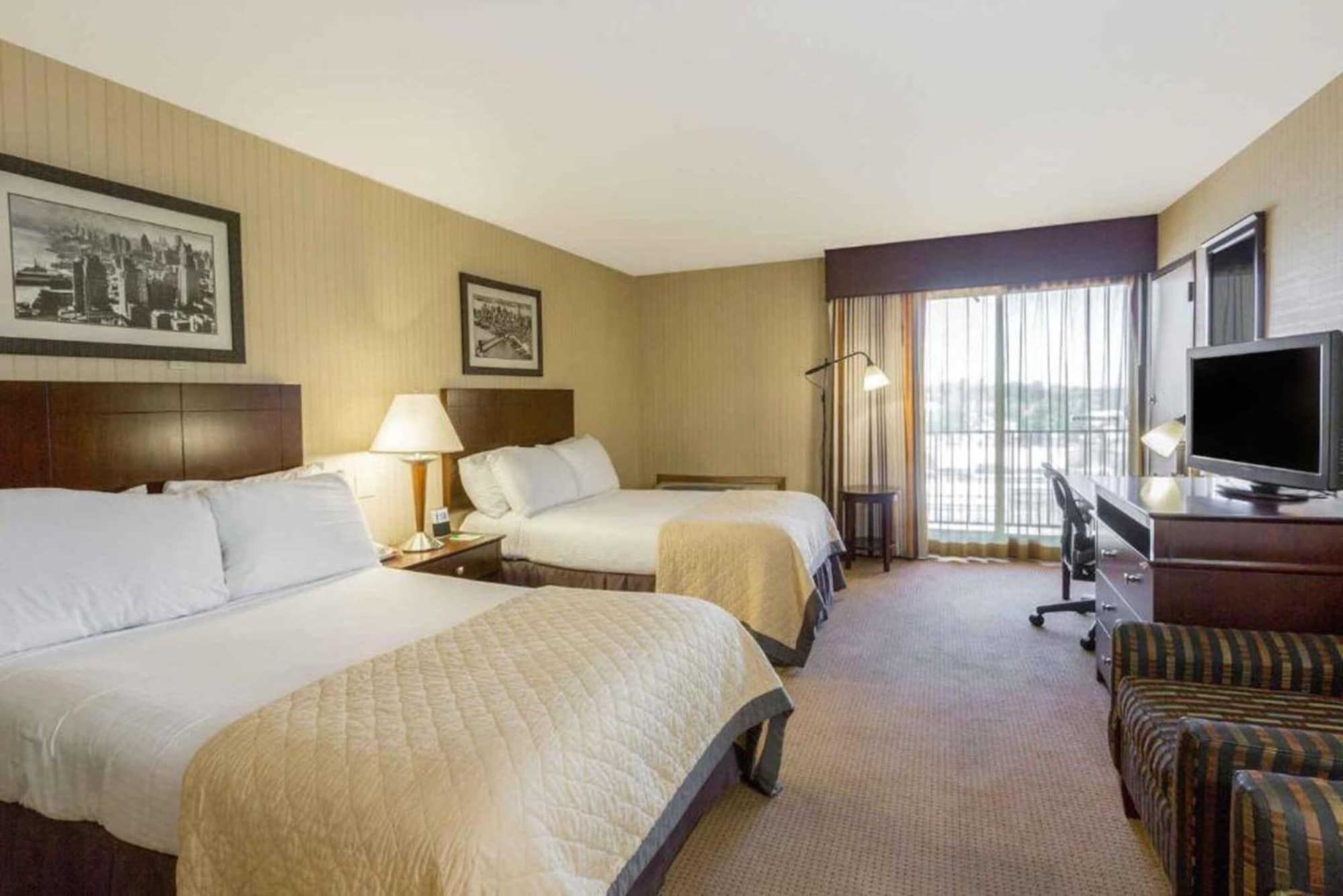 Wyndham Garden Hotel Newark Airport Eksteriør billede