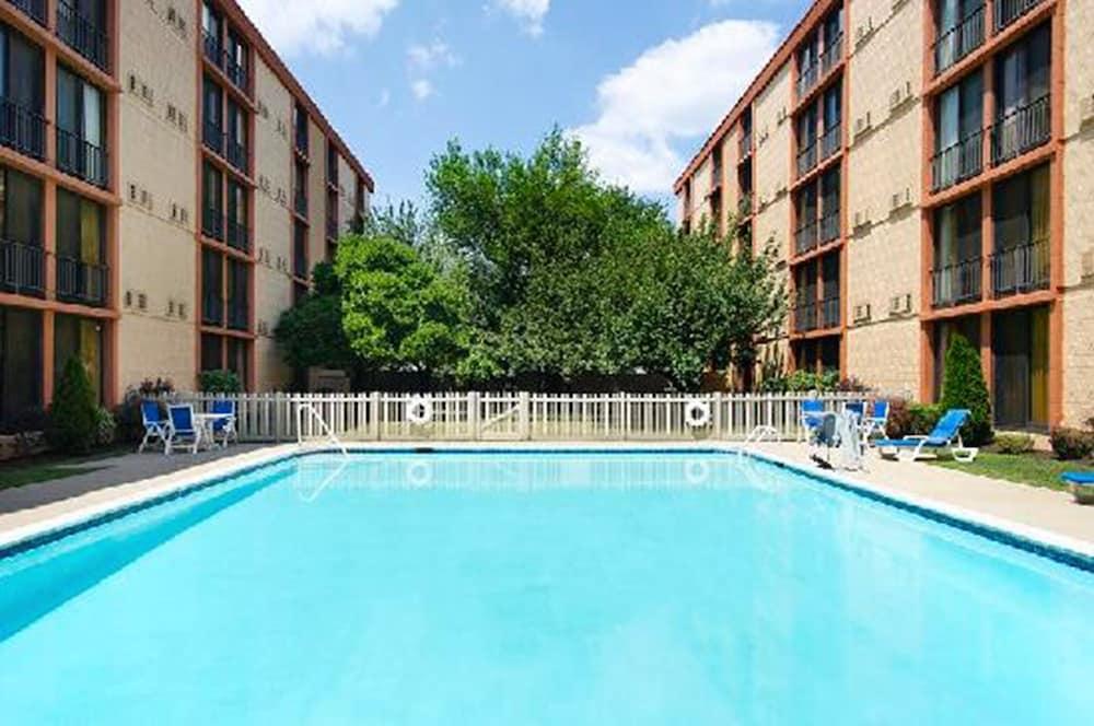 Wyndham Garden Hotel Newark Airport Eksteriør billede