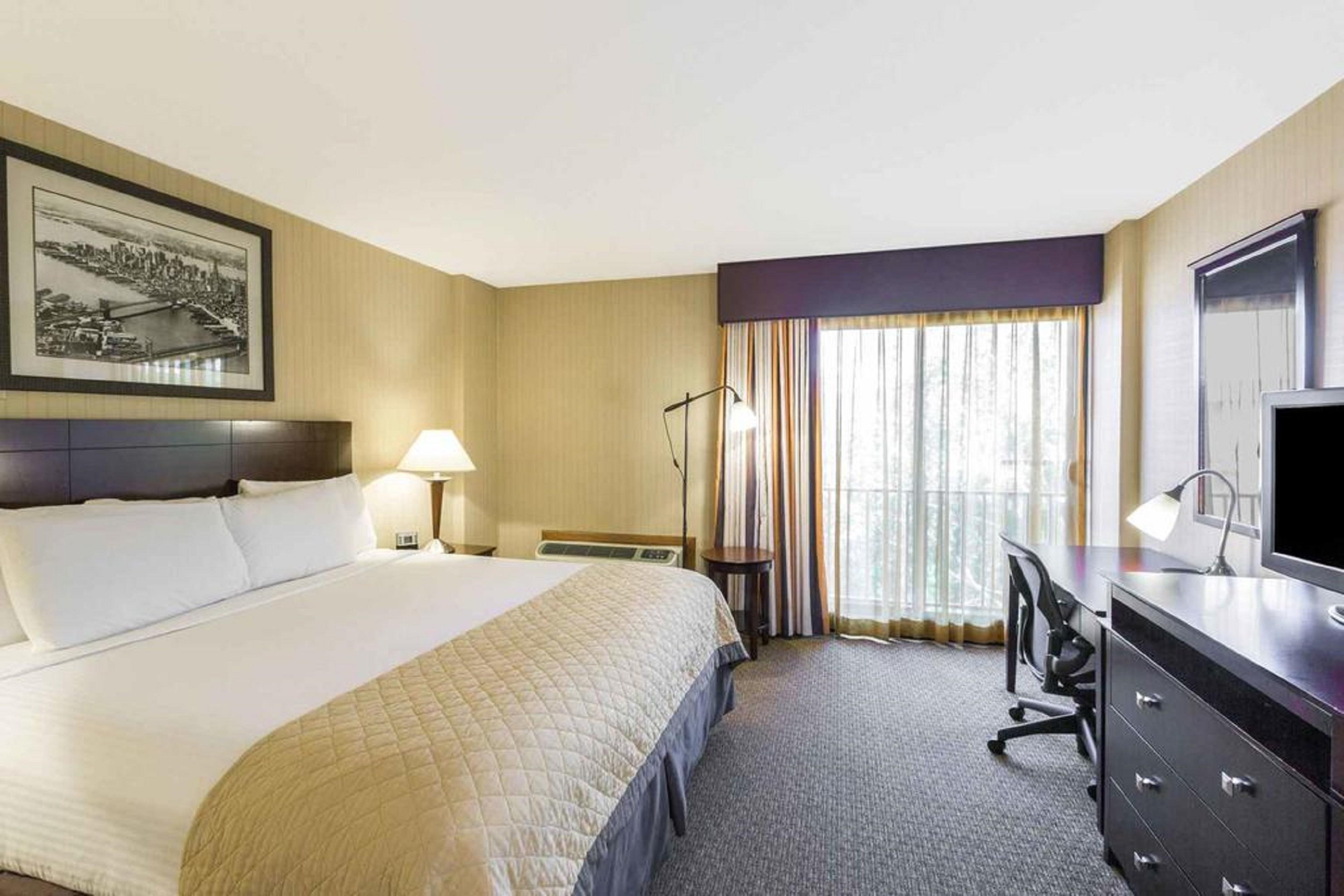 Wyndham Garden Hotel Newark Airport Eksteriør billede